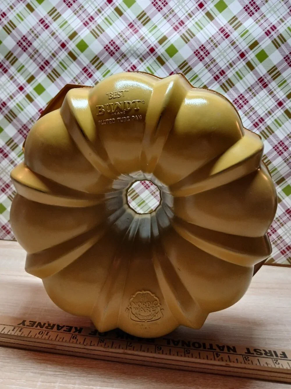 VINTAGE 1970s NORDIC WARE BEST BUNDT FLUTED CAKE PAN YELLOW AND GOLD OMBRE